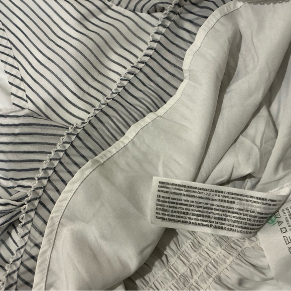 NWOT Abercrombie and Fitch Women’s White and Blue stripe blouse Size S - Picture 8 of 8